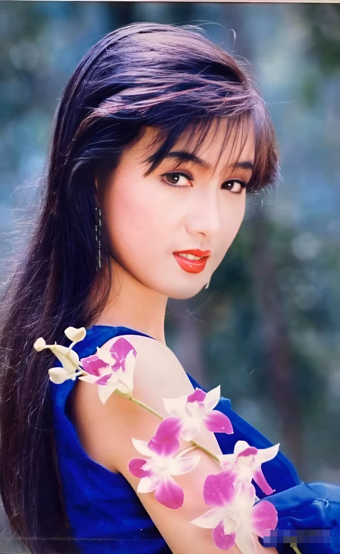 Vào thập niên 1990, Hiền Mai được mệnh danh là "nữ hoàng ảnh lịch". Hình ảnh của cô phủ sóng khắp Việt Nam, trên các tấm lịch treo tường, băng rôn, bìa sổ lưu bút...Ảnh: Internet