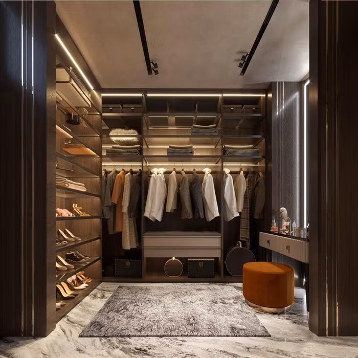 Phòng ngủ và phòng thay đồ ngập hàng hiệu. Ảnh: FBNV