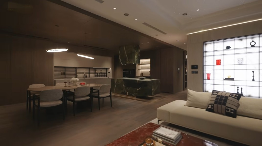 Điểm đắt giá nhất phải kể đến là sự đầu tư cực khủng cho vật liệu với bộ sưu tập đá quý hiếm nhập khẩu hoàn toàn. Ảnh chụp màn hình