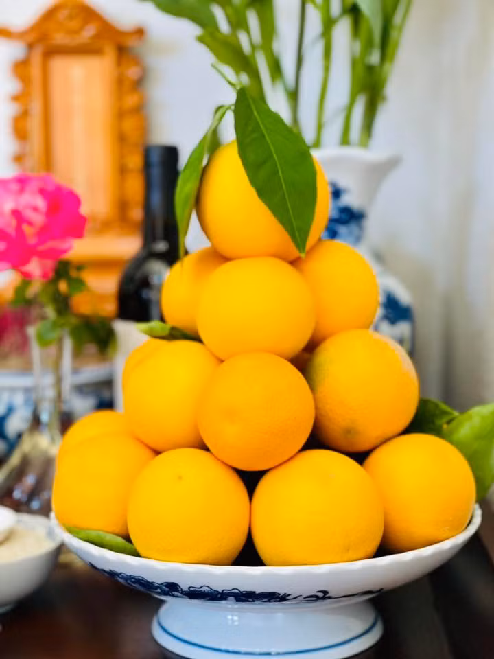 Cam vườn nhà được nàng "San San" dâng hương. Ảnh: FB Diệu Hương