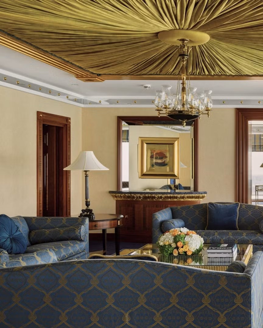 Mức giá lưu trú tại Burj Al Arab dao động theo mùa, khởi điểm từ khoảng 5.000 AED/đêm (tương đương 35,5 triệu đồng). Riêng phòng tổng thống giá lên tới 120.000 AED/đêm (khoảng 850 triệu đồng). Ảnh: Tripadvisor