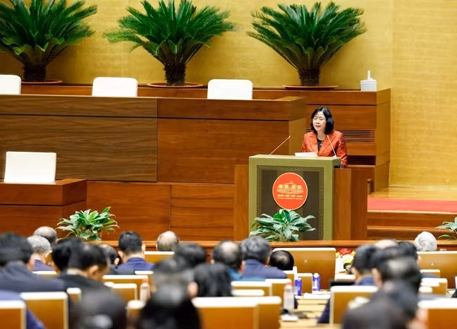 Bà Bùi Thị Minh Hoài, Ủy viên Bộ Chính trị, Bí thư Trung ương Đảng, Bí thư Đảng ủy Mặt trận Tổ quốc, các đoàn thể Trung ương, Chủ tịch Ủy ban Trung ương Mặt trận Tổ quốc Việt Nam trình bày chuyên đề “Phát huy sức mạnh đại đoàn kết toàn dân tộc trong sự nghiệp xây dựng, phát triển đất nước và bảo vệ Tổ quốc trong kỷ nguyên mới” tại Hội nghị trực tuyến toàn quốc nghiên cứu, học tập, quán triệt và triển khai thực hiện Nghị quyết Đại hội đại biểu toàn quốc lần thứ XIV của Đảng