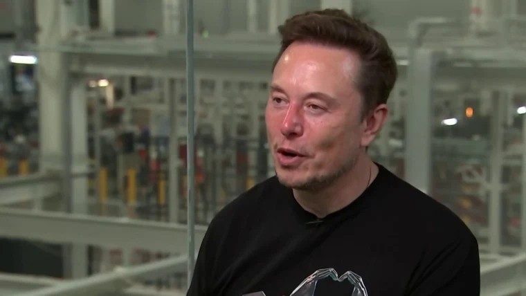 Theo ước tính của Forbes, Elon Musk hiện là người giàu nhất thế giới với khối tài sản hơn 700 tỷ USD, hơn gấp đôi so với đồng sáng lập Alphabet Larry Page, người đứng ở vị trí thứ hai. Ảnh: NBC News
