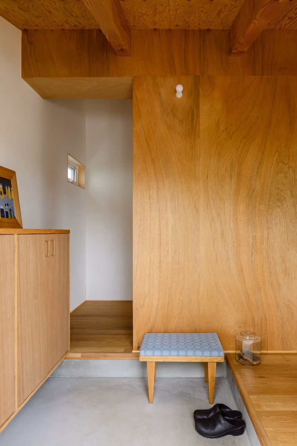 Vật liệu chính bao gồm gỗ, tre, đá kết hợp với vật liệu đương đại như bê tông, kính, thép tạo không gian kiến trúc hài hòa, ấm áp và gần gũi với thiên nhiên. Ảnh: Ippei Shinzawa