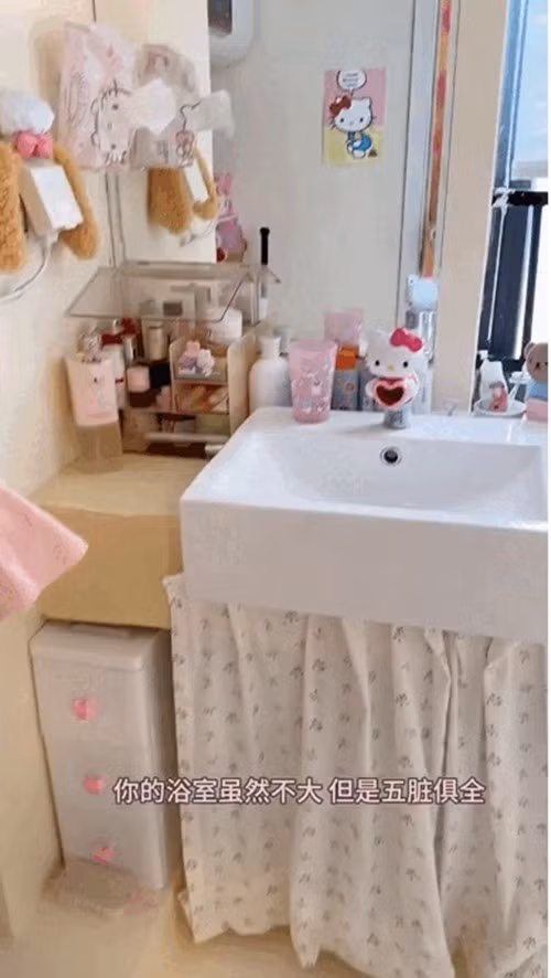 Tất cả đồ dùng trong phòng tắm đều có thiết kế hoạt hình ngộ nghĩnh. Ảnh chụp màn hình