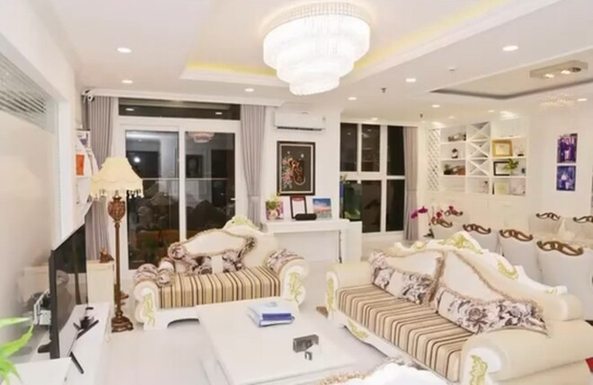 Căn hộ của nữ diễn viên rộng 200m2, sử dụng gam màu trắng chủ đạo, làm tôn lên vẻ sang trọng. Ảnh: FBNV