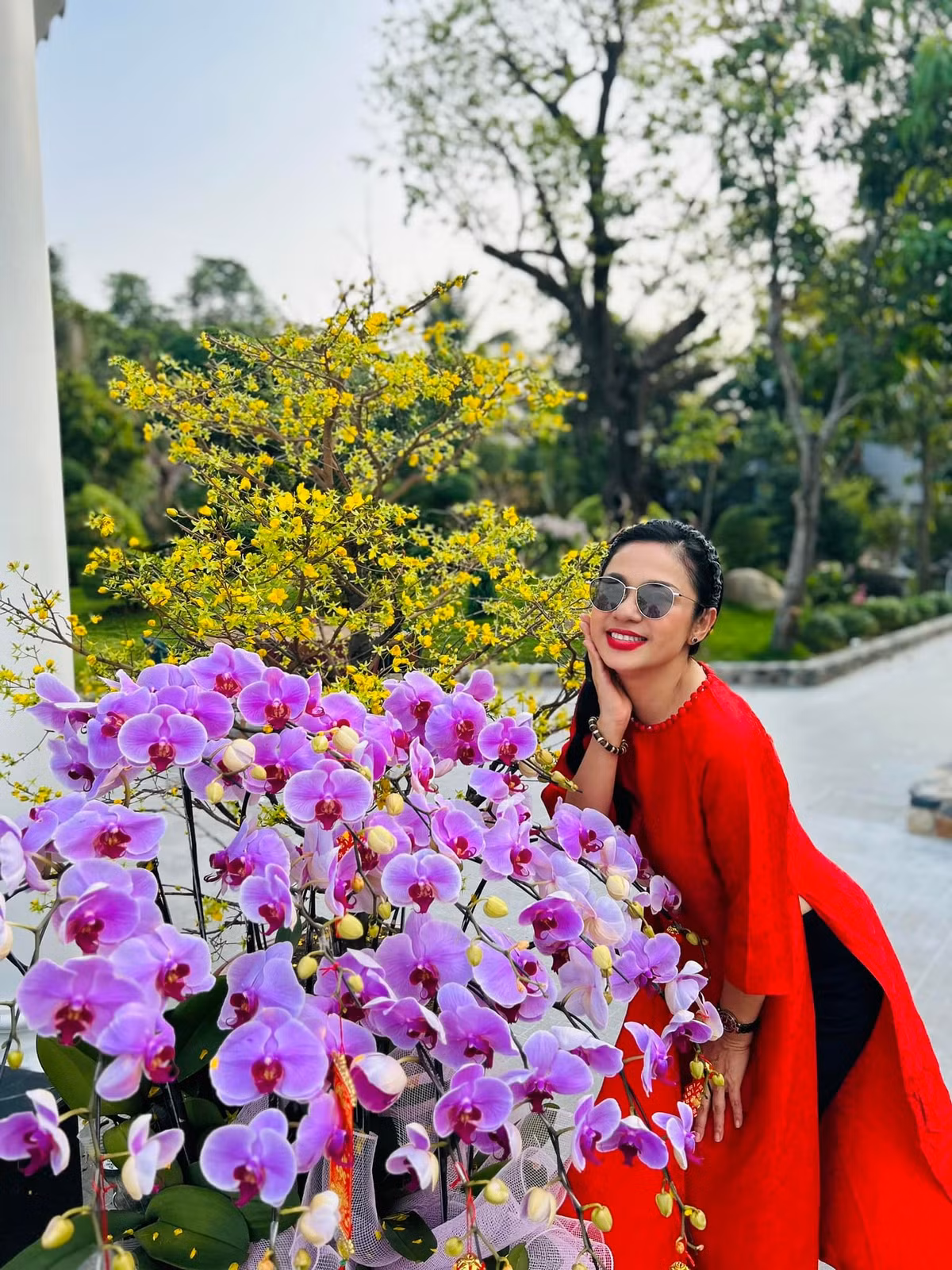 Sau khi giải nghệ, "Người đẹp Tây Đô" Việt Trinh chọn cuộc sống bình yên trong biệt thự nhà vườn 3.000m2 ở Bình Dương (cũ), nay là TP HCM. Ảnh: FB Trần Việt Trinh