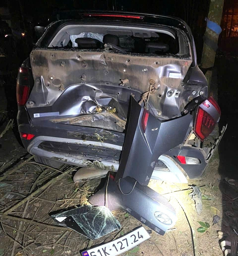 Ô tô biến dạng sau tai nạn