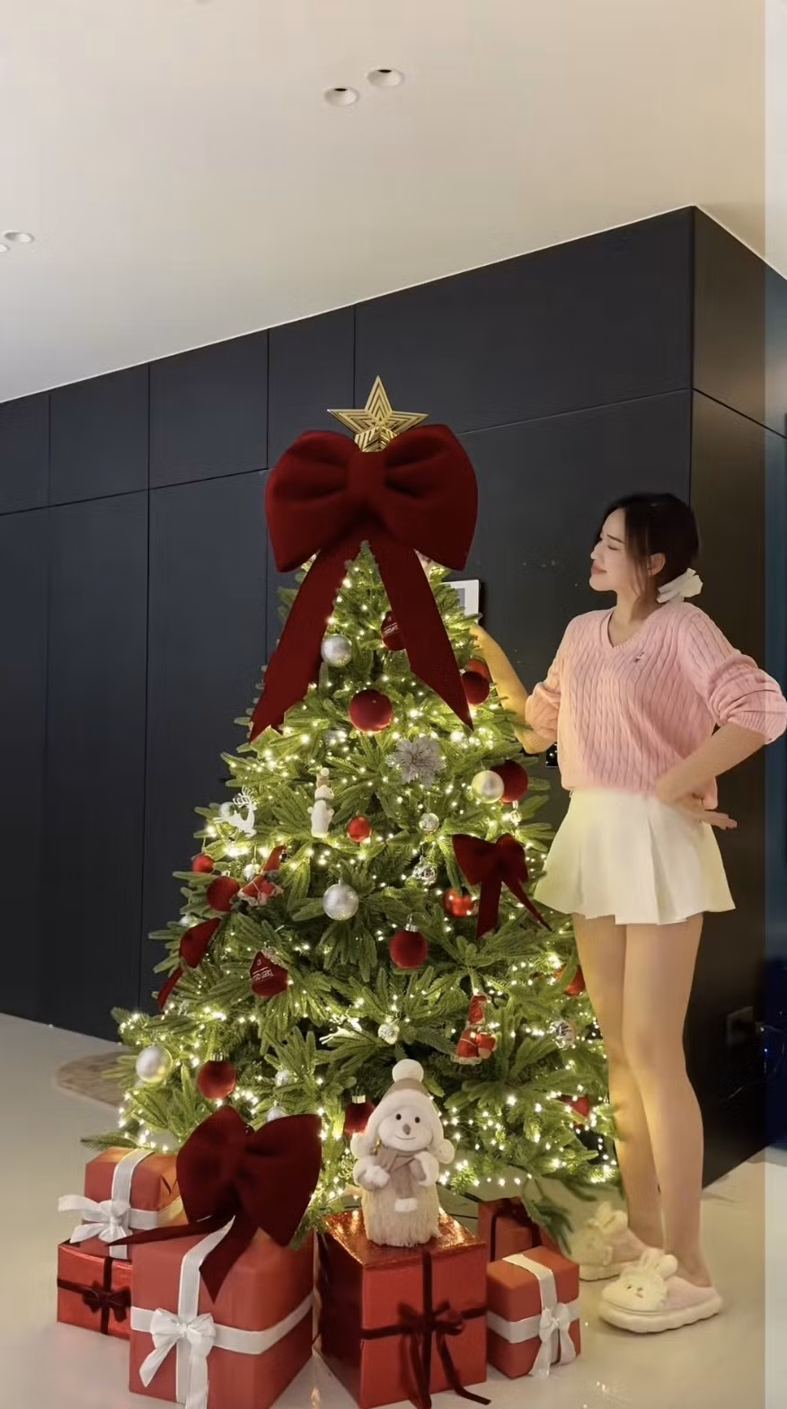 Vào các dịp lễ Tết, Hoa hậu Đỗ Hà cũng rất chịu khó trang hoàng nhà cửa. Ảnh: FBNV