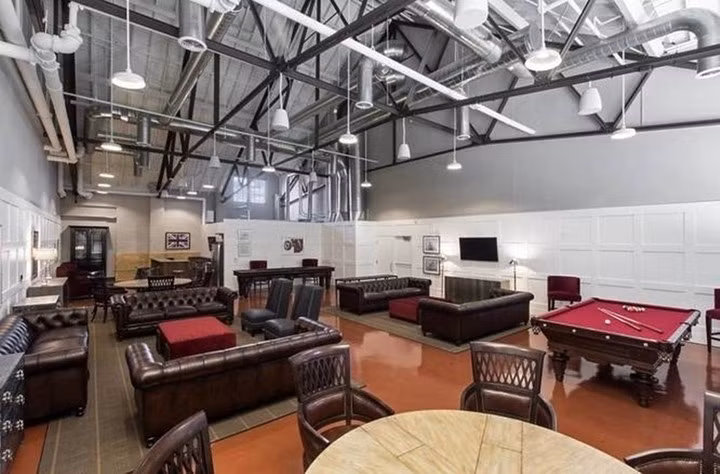 Khu chung cư còn có các tiện ích khác như phòng yoga, phòng gym, hồ bơi, hai sân chơi, nhà trẻ, phòng khám nha khoa, nhà hàng và cửa hàng bán lẻ. Ảnh: Alexander Company