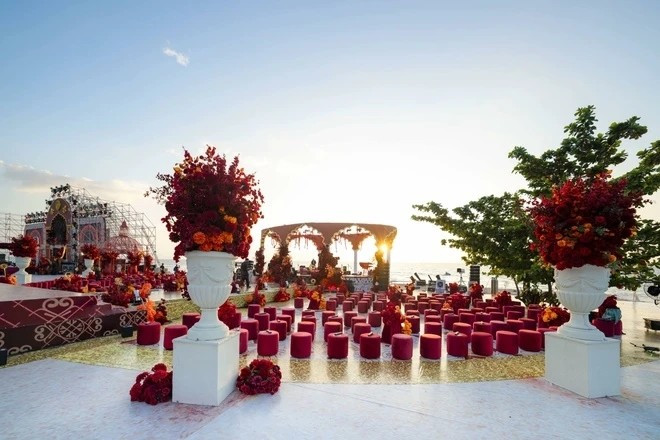 Đây được xem là một trong những đám cưới xa hoa bậc nhất từng diễn ra tại Phú Quốc, cả về số lượng nhân sự, chi phí lẫn mức độ đầu tư. Ảnh: Znews