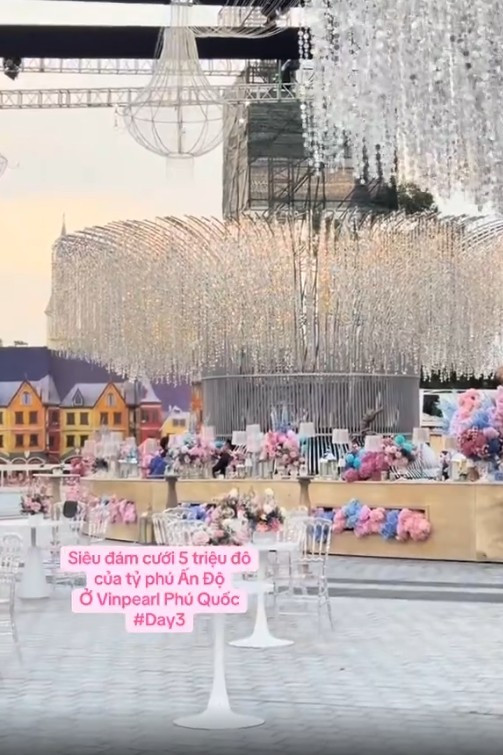 Lễ cưới được triển khai song song tại 5 không gian. Mỗi không gian mang một concept trang trí riêng biệt, với tổng chi phí trang trí set-up ước tính hơn 2 triệu USD. Ảnh: Urcandy