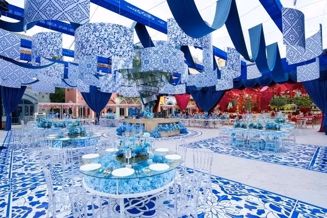 Trong 7 ngày diễn ra lễ cưới, có khoảng 1.131 khách mời từ Ấn Độ đến dự và được tổ chức như một siêu sự kiện quốc tế hơn là một lễ cưới riêng tư. Ảnh: Znews