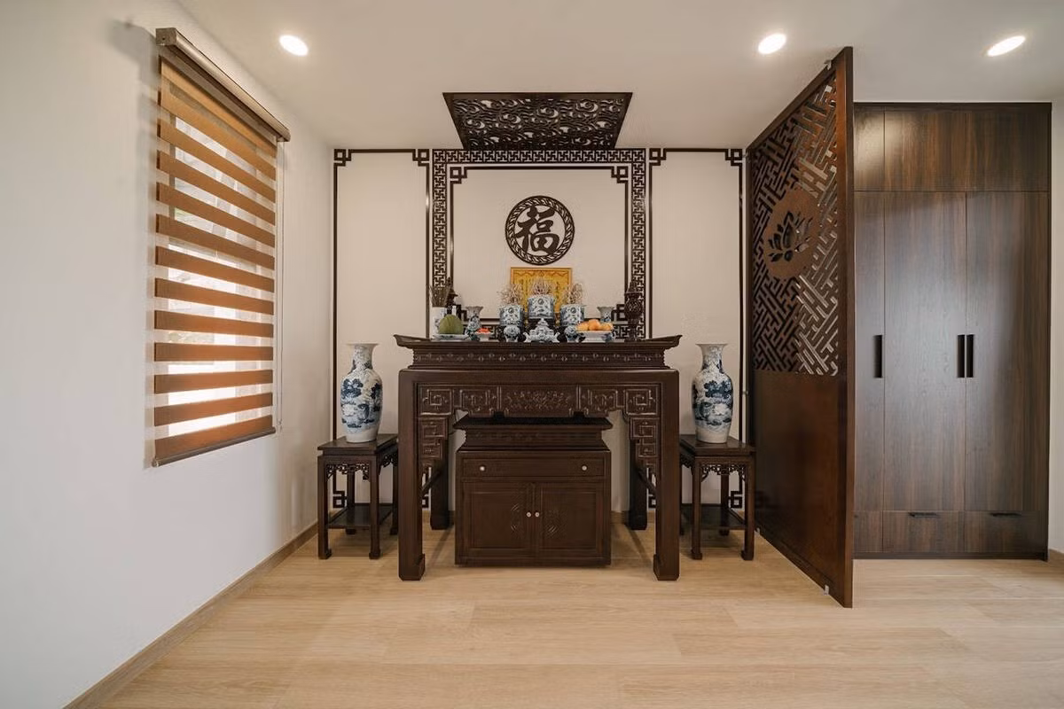 Không gian thờ cúng ở trên tầng cao nhất. Ảnh: Kim Tùng