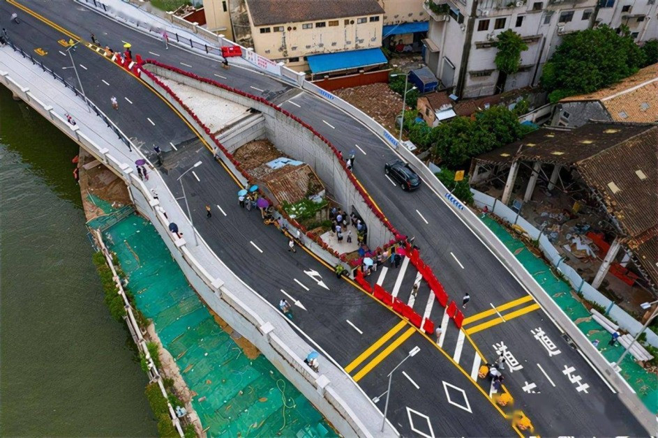 View - "Ngôi nhà cô độc" chắn giữa đường cao tốc gây xôn xao giờ ra sao? | Báo Tri thức và Cuộc sống - TIN TỨC PHỔ BIẾN KIẾN THỨC 24H