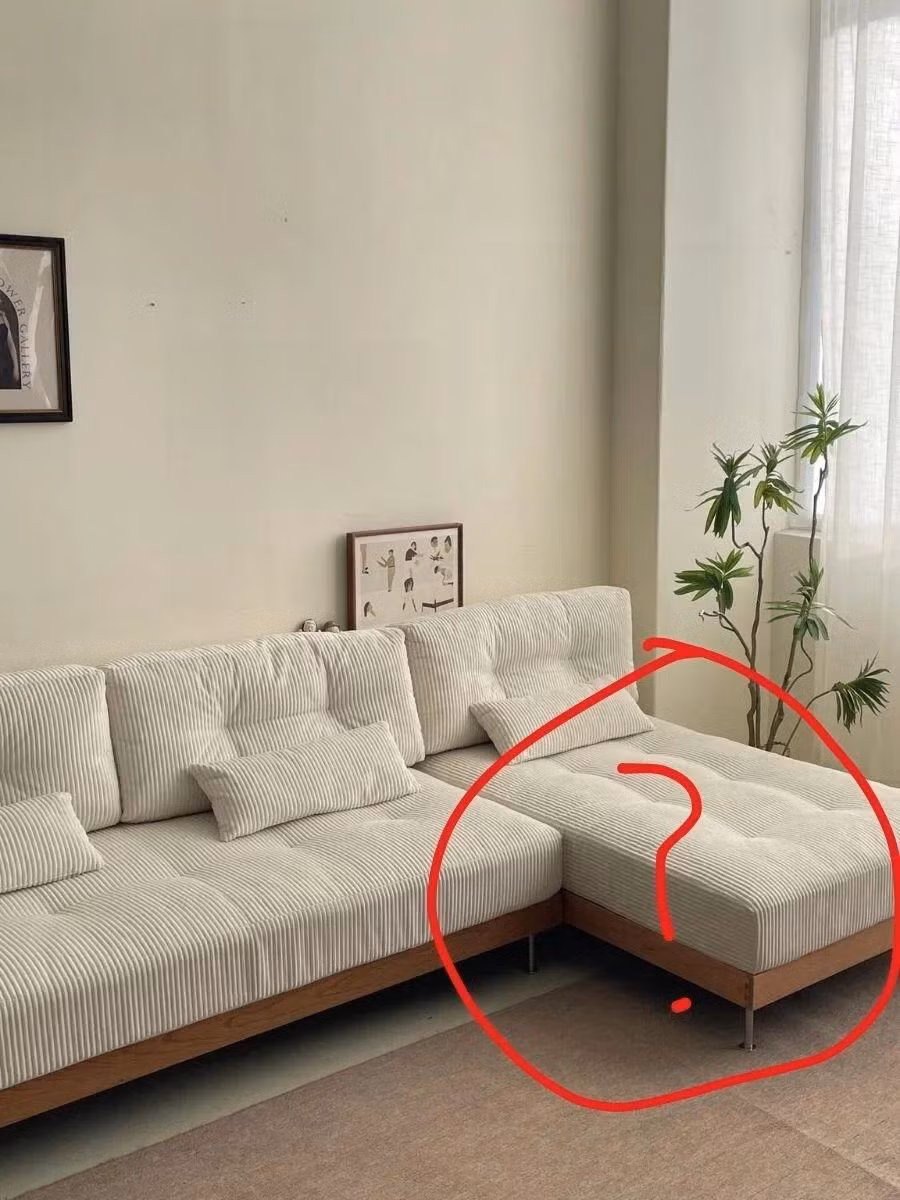 Nhiều người chọn sofa góc kiểu quý phi vì nghĩ rằng nằm xem phim sẽ rất thích. Thực tế, sofa này chiếm quá nhiều diện tích, đặc biệt là với nhà nhỏ. Ảnh: Getty