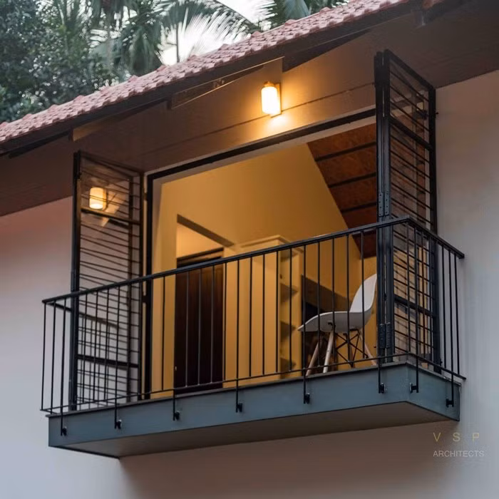 Ban công tầng 2 thiết kế hiện đại. Ảnh: Turtle Arts Photography