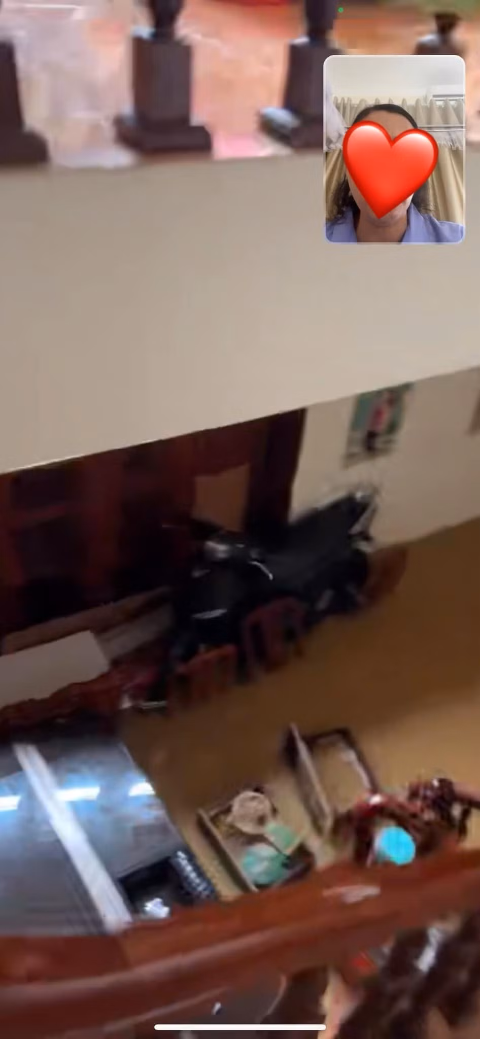 Nước dâng ngập tầng 1 khiến Hoa hậu Lương Thùy Linh xót xa. Ảnh: FBNV