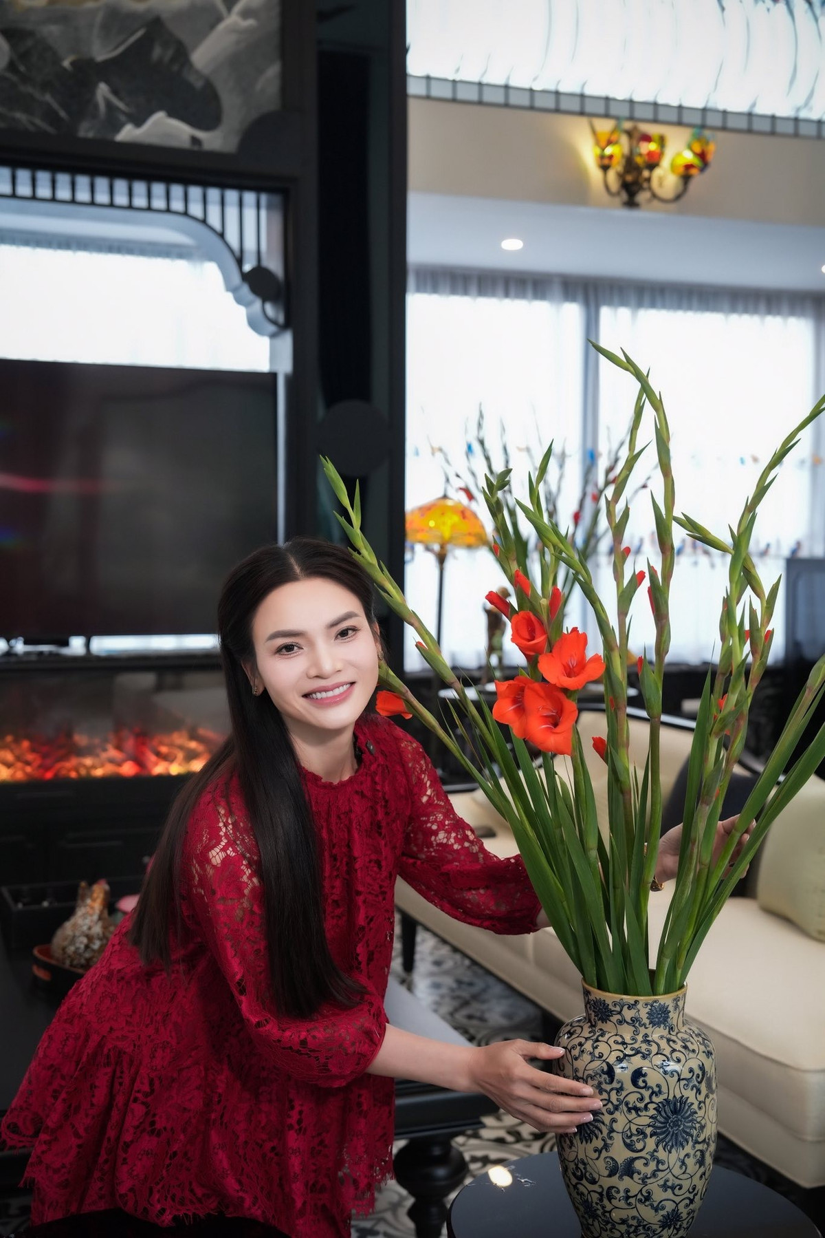 Trong những ngày Tết, không gian sống của nữ nghệ sĩ được khoác lên diện mạo lộng lẫy, kết hợp hài hòa giữa nét truyền thống Á Đông và sự sang trọng, hiện đại. Ảnh: FB Phạm Phương Thảo