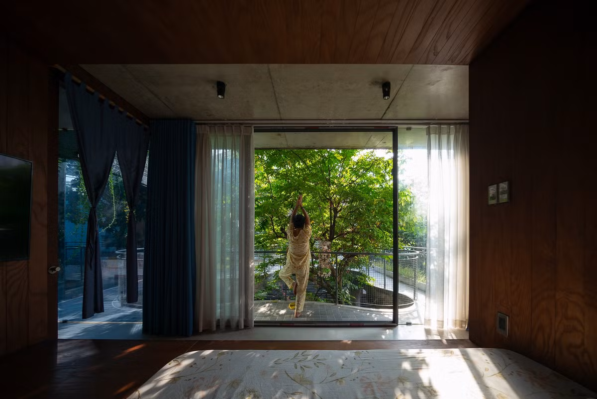 Không gian của gia chủ được bố trí ở tầng trên cùng để đảm bảo sự riêng tư. Ảnh: Quangdam