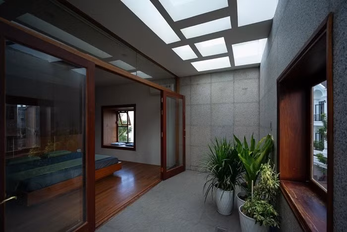 Trong khi đó, tầng ba là một "căn hộ mini" đầy đủ tiện nghi dành cho bạn chủ nhà độc thân. Ảnh: Quangdam