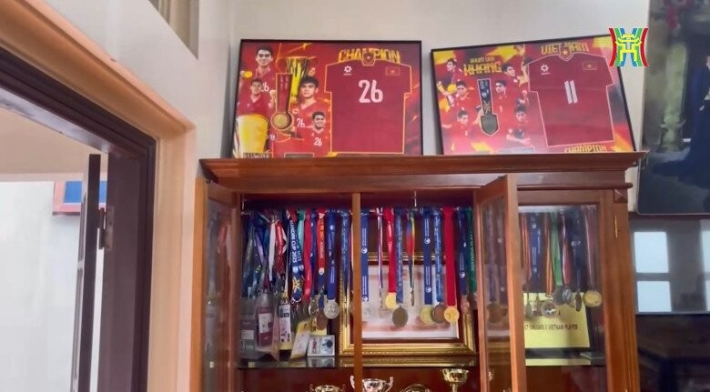 Sự bình dị thể hiện rõ qua cách bài trí nội thất truyền thống. Ảnh chụp màn hình