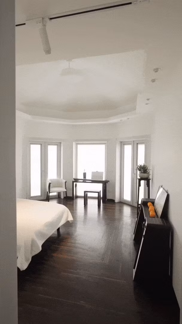 Tầng 2 gồm 3 phòng ngủ. Ảnh: Sohu