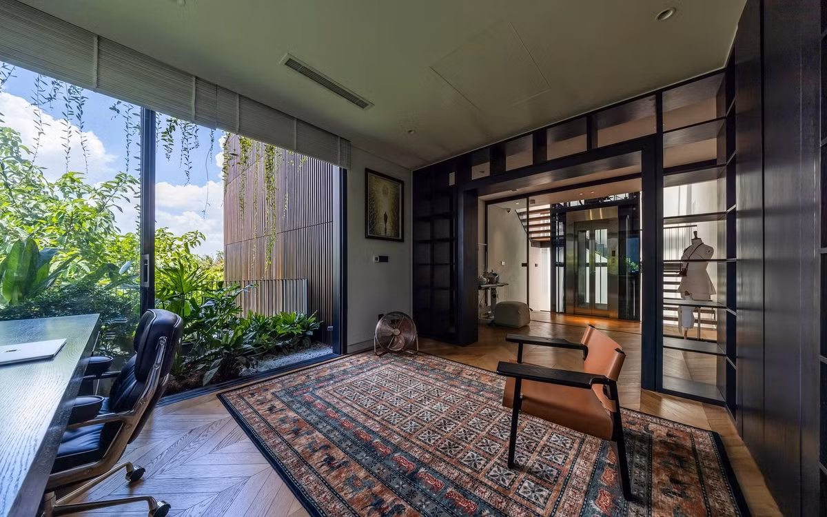 Kết hợp cùng vật liệu gỗ, bê tông mài, kính và cây xanh, mỗi góc nhà đều trở nên mềm mại, thư giãn và nhiều tầng cảm xúc. Ảnh: Hiroyuki Oki