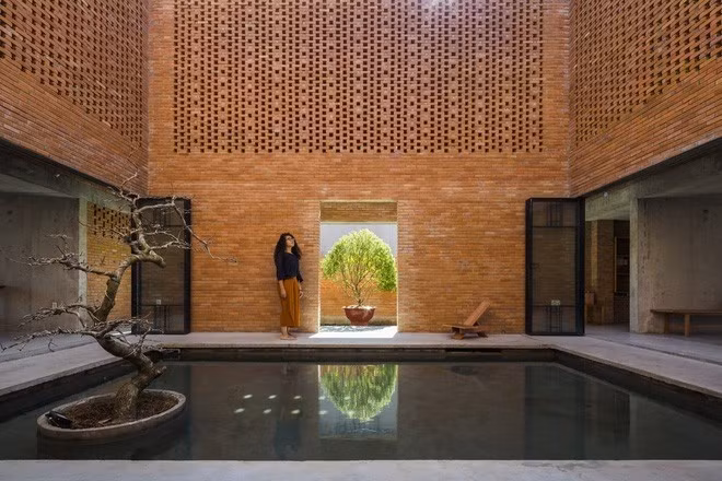 Thiết kế khung và ánh sáng được tính toán mang đến cho ngôi nhà những góc đẹp như mơ. Ảnh: Hiroyuki Oki