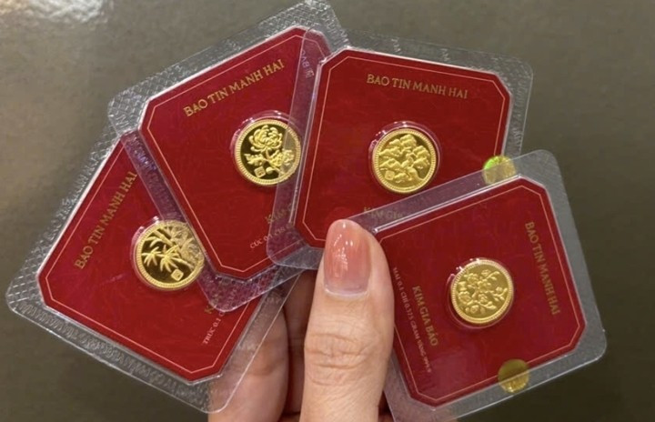Nổi bật nhất thị trường vía Thần Tài năm nay là sự lên ngôi của vàng mini với trọng lượng chỉ từ 0,1 đến 0,5 chỉ. Ảnh: Người lao động