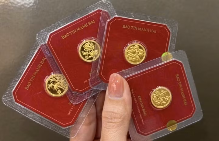 Nổi bật nhất thị trường vía Thần Tài năm nay là sự lên ngôi của vàng mini với trọng lượng chỉ từ 0,1 đến 0,5 chỉ. Ảnh: Người lao động