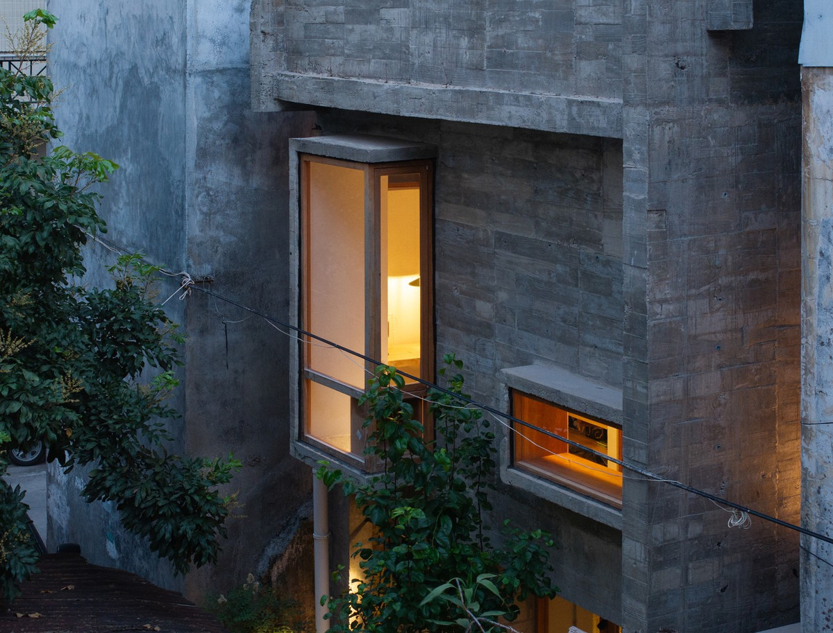 Cửa sổ với hình dáng và kích thước khác biệt, mang đến tầm nhìn thoáng sáng. Ảnh: Ce Wang