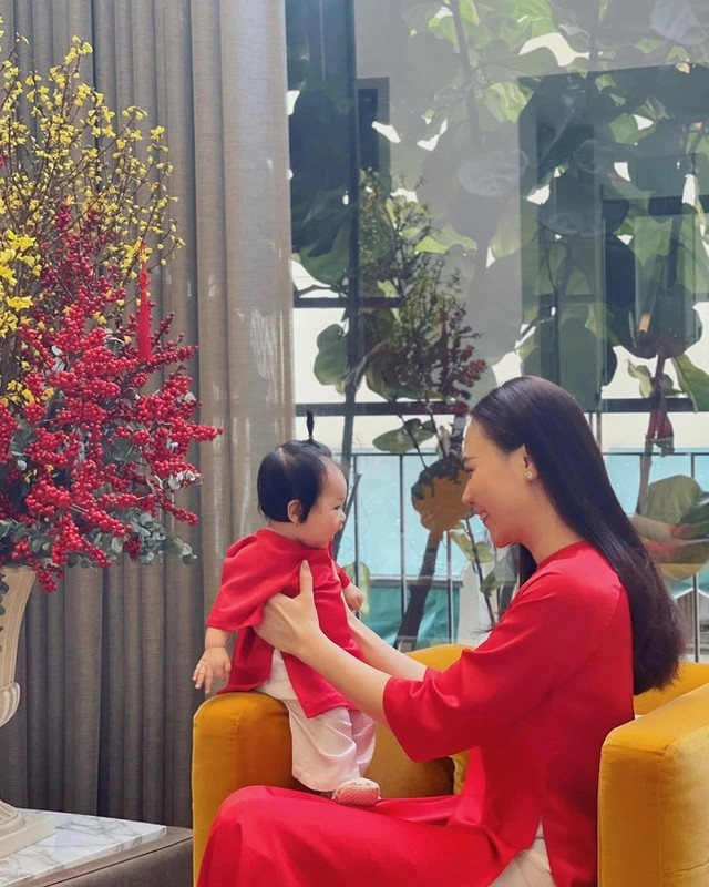 Mỗi dịp lễ tết, căn nhà lại được trang hoàng rực rỡ. Ảnh: FBNV