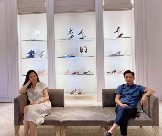 Phòng để đồ hiệu nhìn như showroom. Ảnh: FBNV