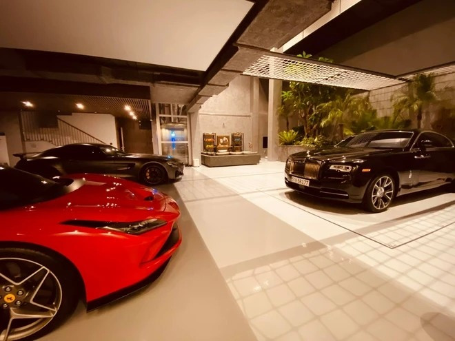 Gara tại tầng 1 có thể chứa được 6 chiếc siêu xe. Ảnh: FBNV