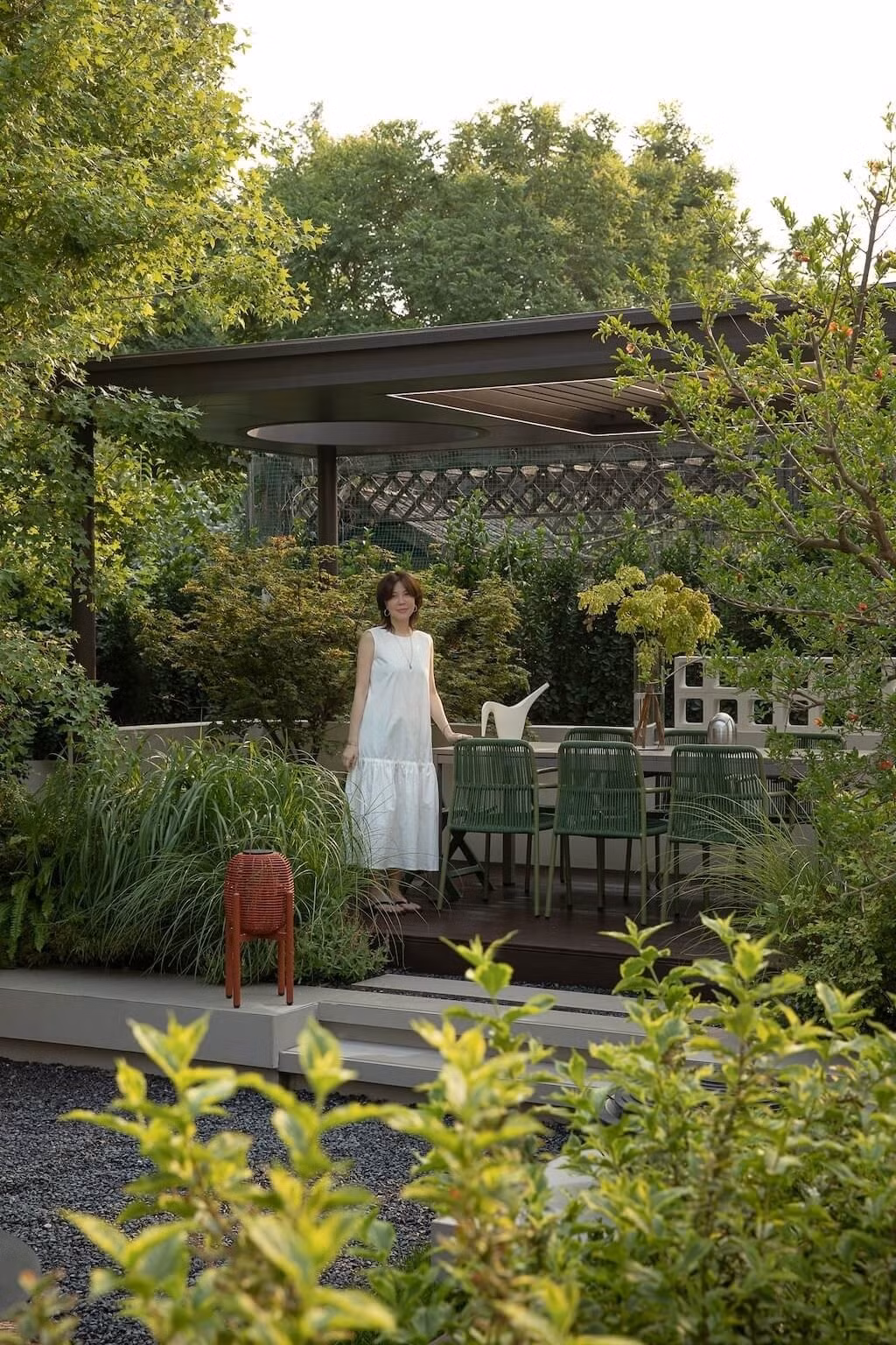 Rời xa trung tâm phố thị ồn ào, một nữ thiết kế thời trang chọn dừng chân ở vùng ngoại ô Bắc Kinh (Trung Quốc). Ảnh: Sohu