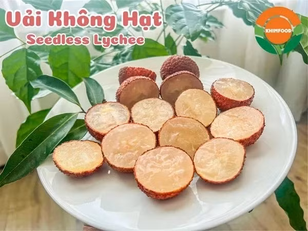 Vải ngọc không có hạt hoặc hạt lép, lượng đường thấp và có vị thanh mát, cùi vải mọng, giòn, trắng. Ảnh: Khimfood