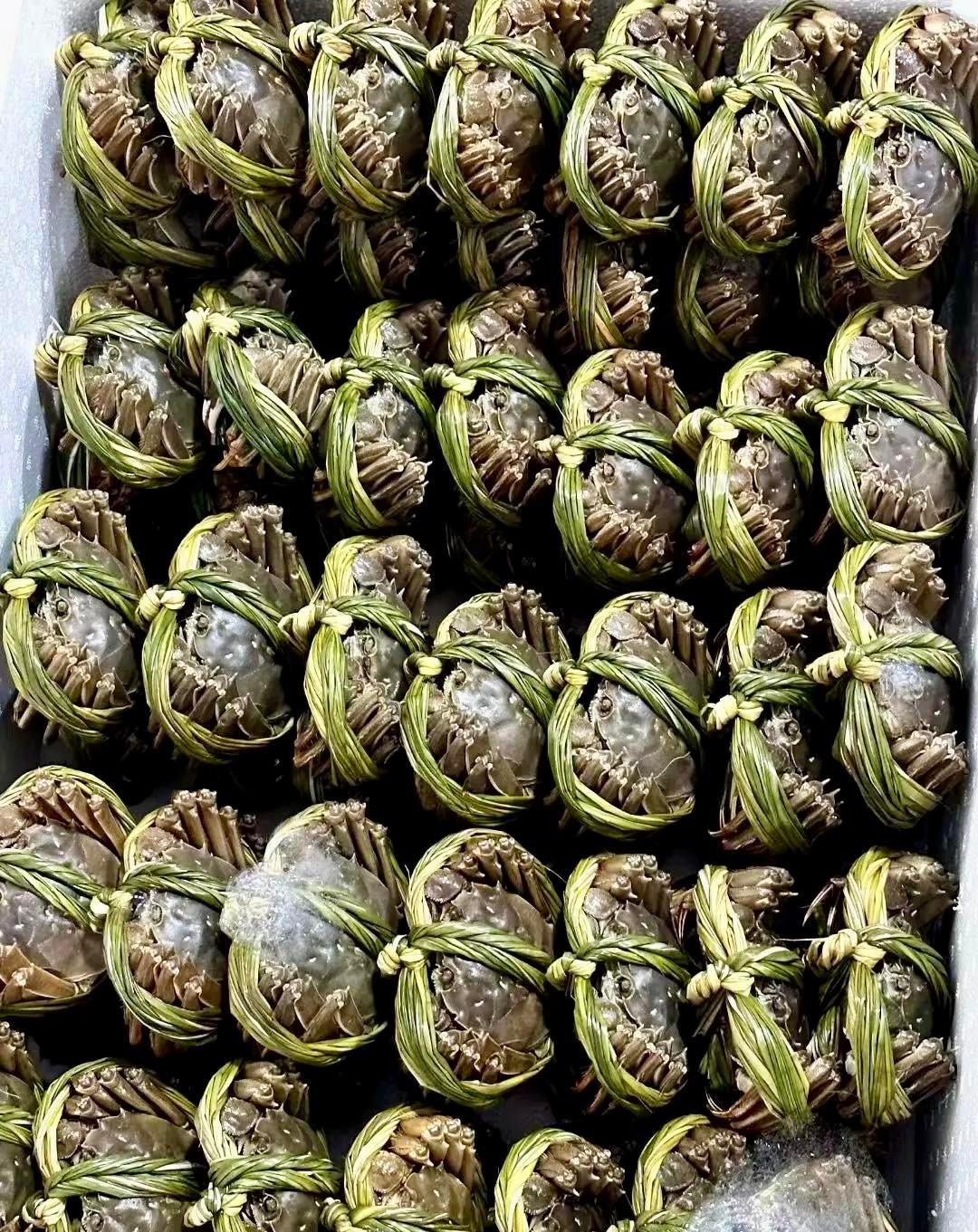 Trên chợ mạng, nhiều địa chỉ rao bán cua lông giá từ 350.000 - 900.000 đồng/kg, tùy kích cỡ. Ảnh: Facebook