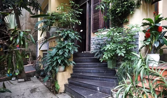 Ngôi nhà mang vẻ cổ kính, nhuốm màu thời gian, với lối kiến trúc đặc trưng của Hà Nội xưa. Ảnh: Tổ quốc