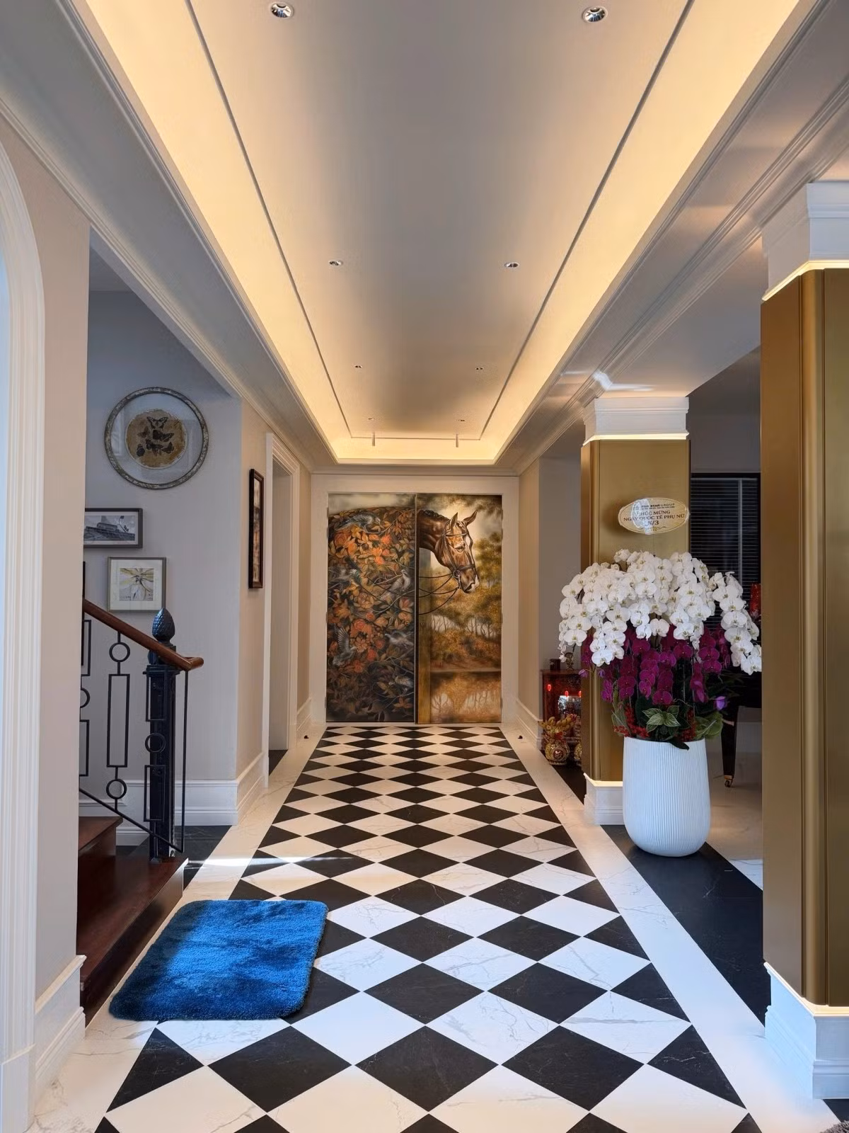 Khu vực hành lang có thang máy di chuyển. Ảnh: FB Hương Thu Nguyễn