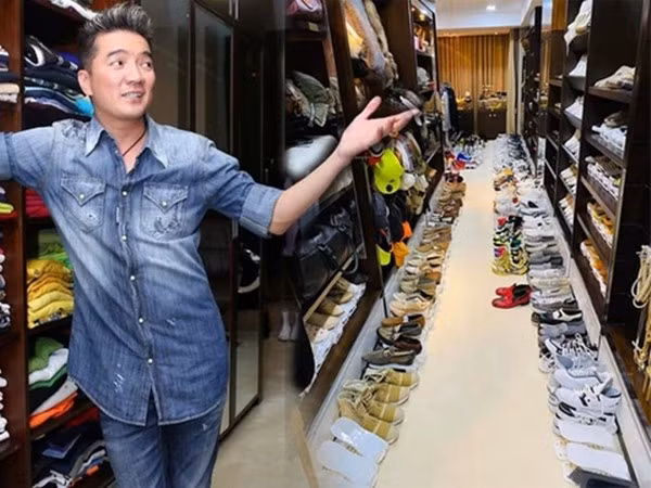 Cuối tháng 8/2024, thông tin Đàm Vĩnh Hưng rao bán biệt thự với giá 125 tỷ đồng được lan truyền. Tuy nhiên, sau đó nam ca sĩ lên tiếng bác tin, đồng thời cảnh báo khán giả không bị lừa đảo. Ảnh: FBNV >>> Mời độc giả xem video: Nhà 25m2- cơ hội có nhà cho nhiều người? Nguồn: VTV24