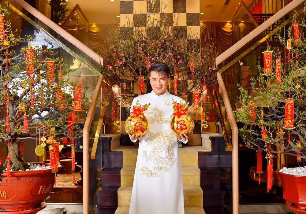 Toàn bộ không gian toát lên sự tinh tế, sang trọng với gam màu vàng chủ đạo. Ảnh: FBNV