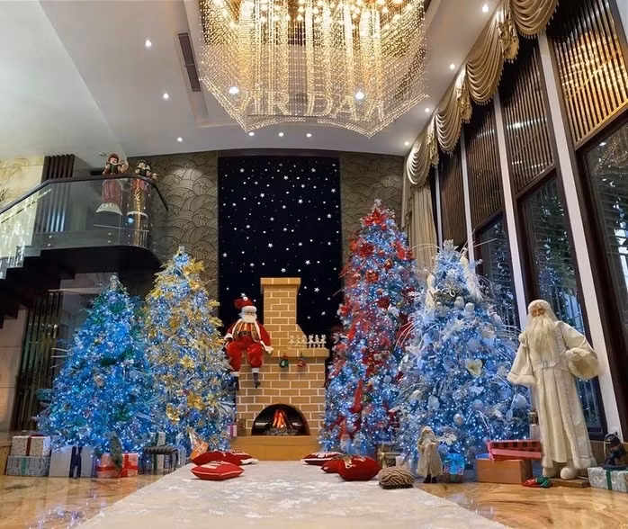 Mỗi dịp lễ, tết, Đàm Vĩnh Hưng trang trí nhà và khu vườn theo chủ đề đặc biệt. Ảnh: FBNV