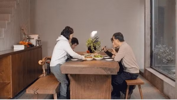 Khi ngôi nhà hoàn thiện, đại gia đình 7 người sống quây quần cùng nhau. Ảnh: Zhihu