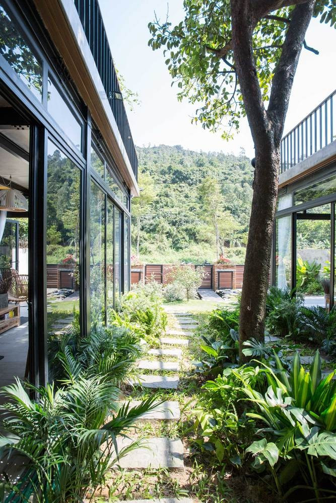 Ngôi nhà sử dụng chủ yếu gạch thô và thép. Ảnh: Tô Hữu Dũng