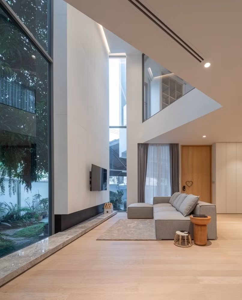 Nhờ vậy, mỗi phòng trong nhà đều có thể nhìn ra cây xanh bên ngoài. Ảnh: DOF Sky/Ground