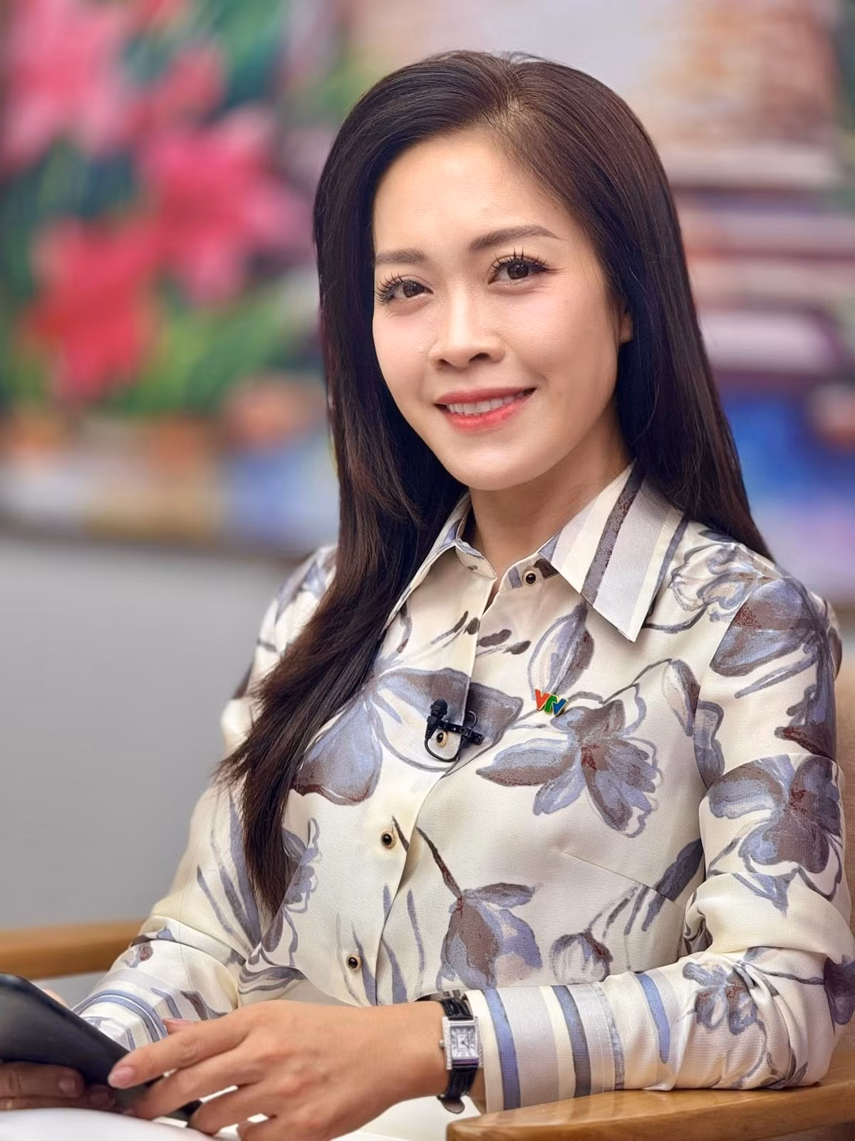 BTV Hoàng Trang là một trong những gương mặt quen thuộc với khán giả truyền hình qua nhiều chương trình như Điểm Hẹn Văn Hóa, Ký Ức Thời Gian, Gõ Cửa Ngày Mới... Ảnh: FB Trang Hoàng