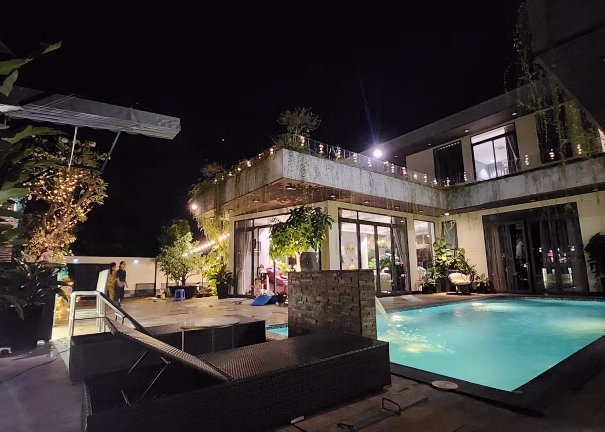 Căn biệt thự có giá trị ước tính 35 tỷ đồng, trong đó riêng mảnh đất khoảng 20 tỷ đồng. Ảnh: FBNV