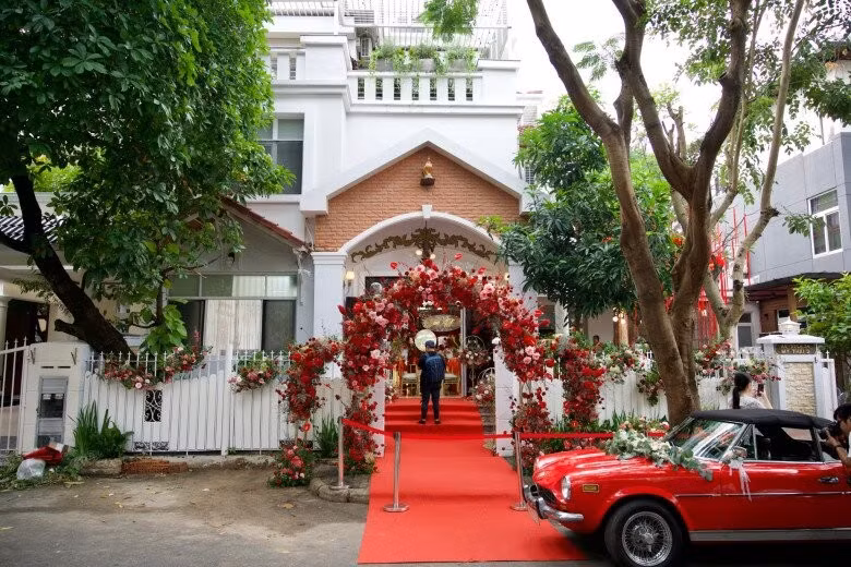 Ngoài ra, vợ chồng Đông Nhi - Ông Cao Thắng còn sở hữu còn sở hữu căn biệt thự 3 tầng khang trang tại TP HCM. Ảnh: Facebook