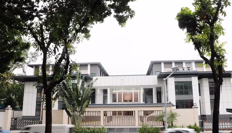 Từ giữa năm 2024, khu nhà cũ được tháo dỡ. Một công trình mới với kiến trúc hoàn toàn khác bắt đầu được thi công. Ảnh: Dân Việt